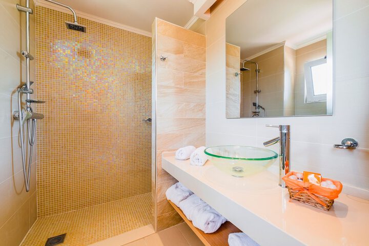 Room 5 of 23