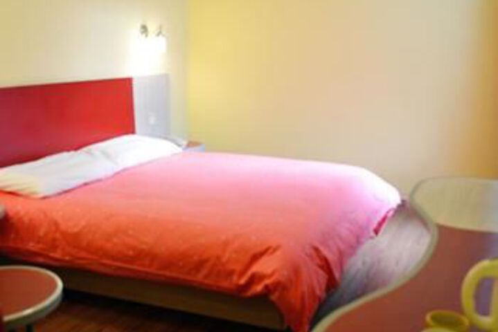 Room 12 of 19