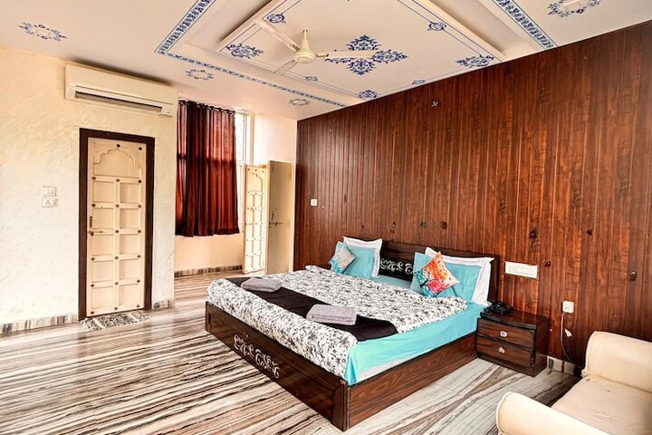 Room 15 of 42