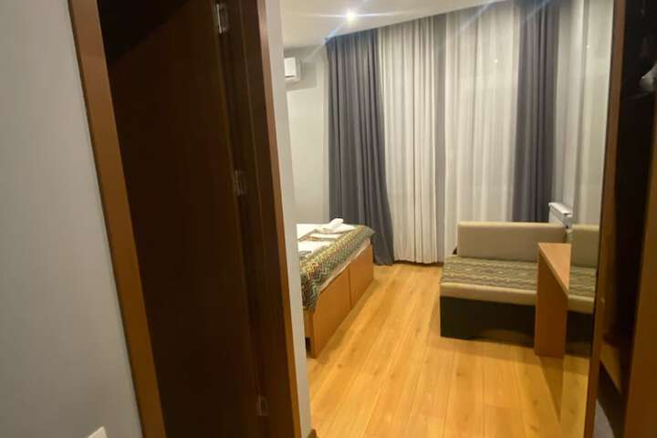 Room 25 of 41