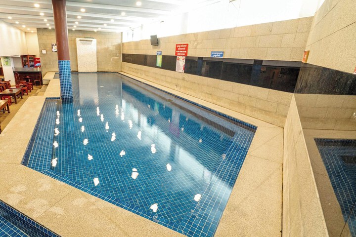 Pool 73 of 142