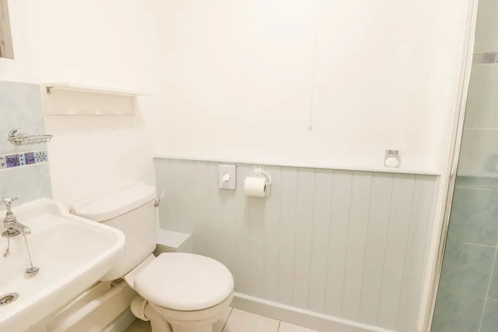 Room 6 of 13
