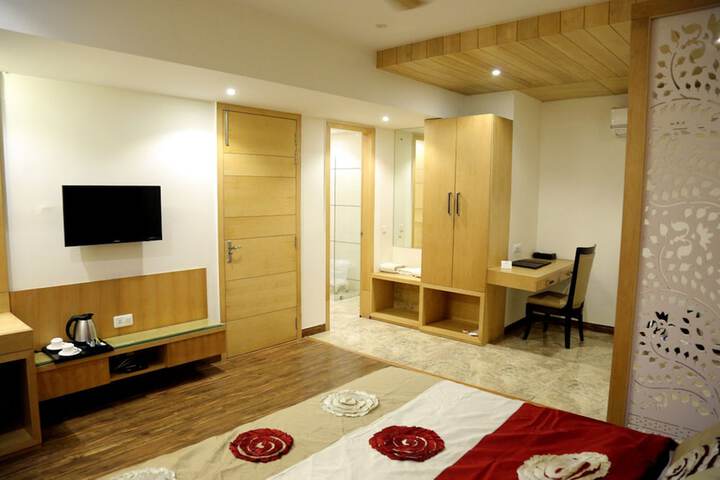 Room 16 of 38