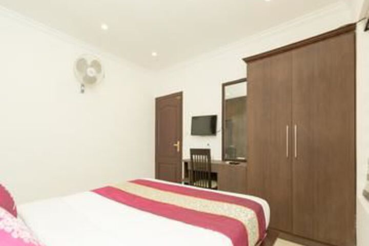 Room 8 of 20