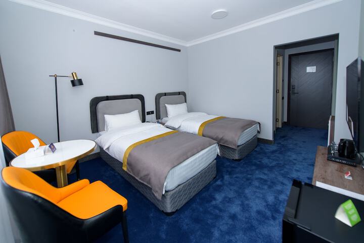 Room 14 of 32