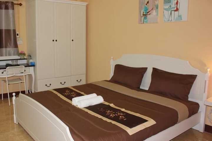 Room 6 of 25