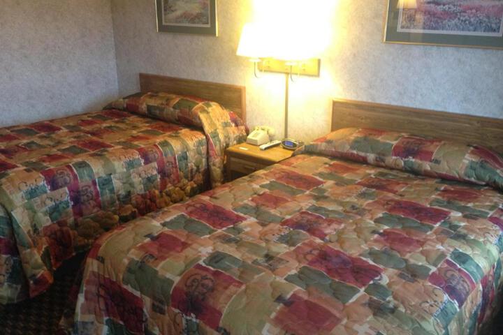 2 Double Beds (1 of 6)