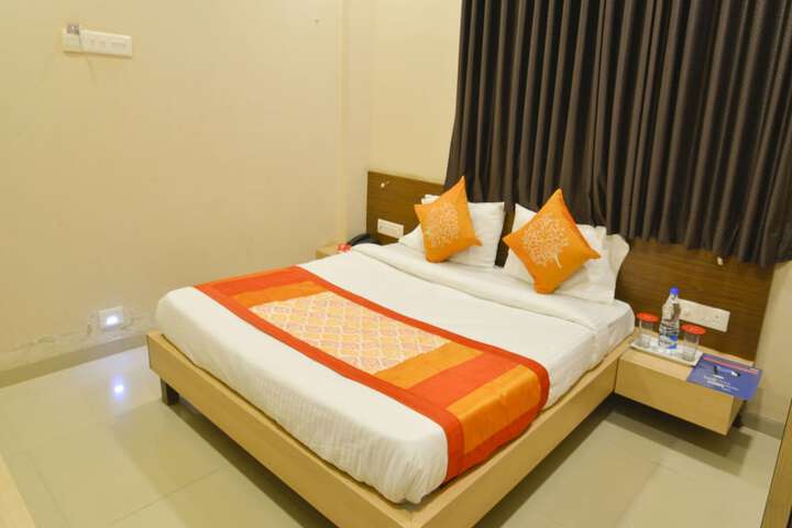 Room 17 of 33