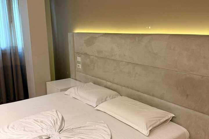 Room 32 of 57