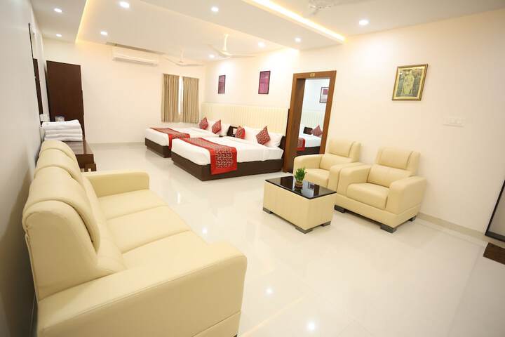 Room 7 of 12