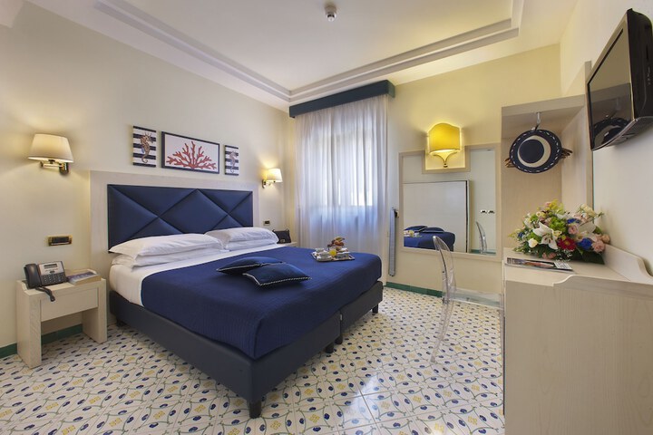 Room 12 of 37