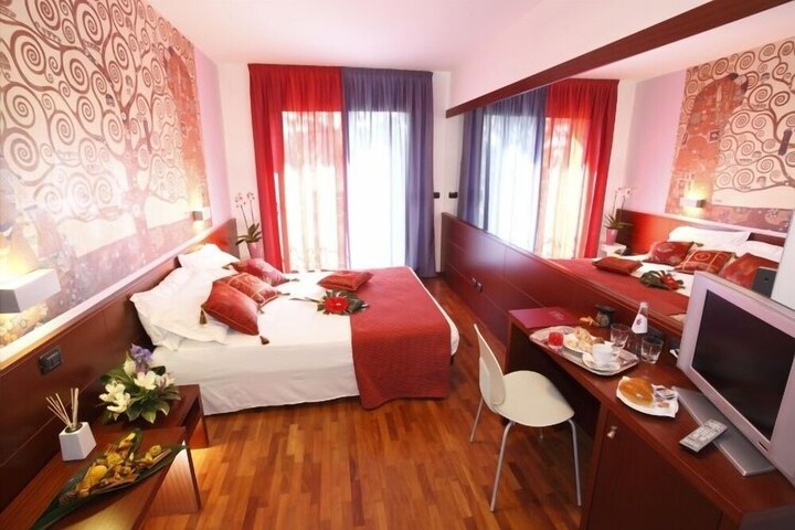Room 7 of 26