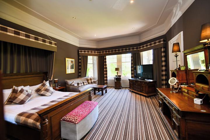 Room 3 of 37