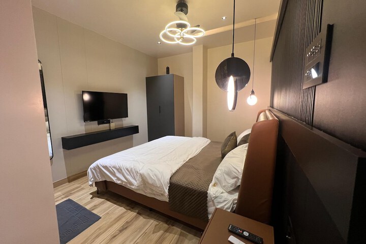 Room 17 of 35