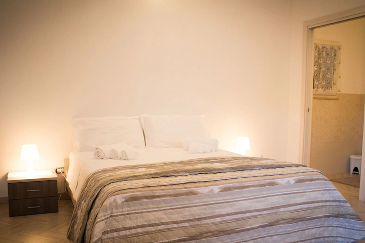 Room 2 of 8
