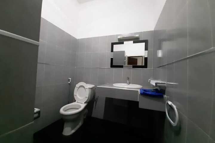 Room 6 of 13