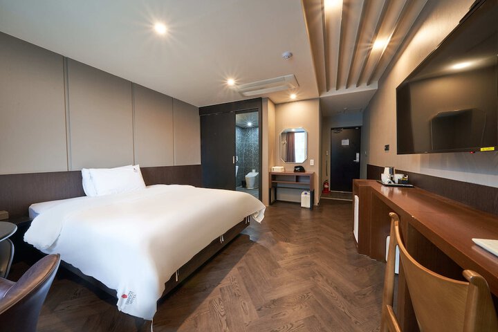 Room 30 of 87