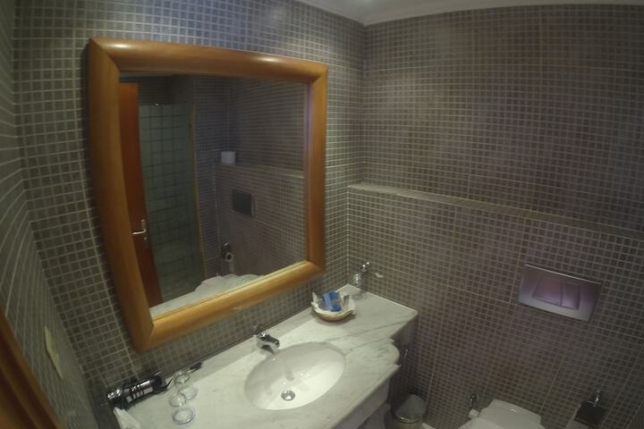 Room 7 of 24