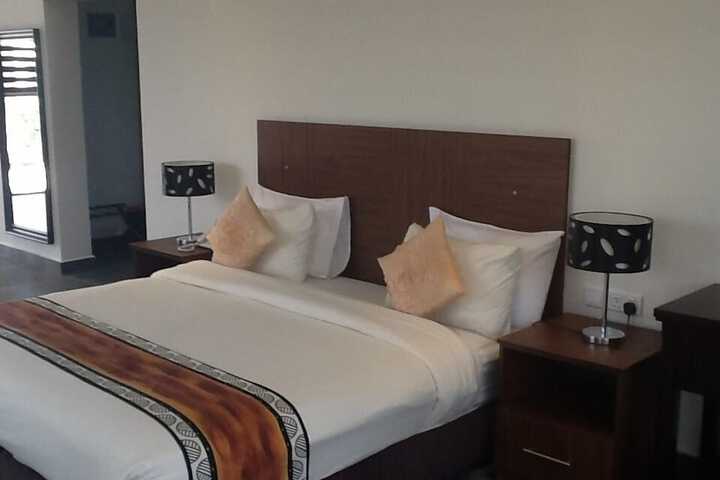 Room 9 of 32