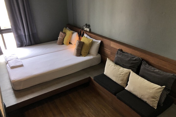Room 27 of 92