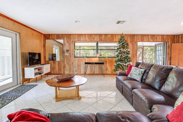 Lake Placid Home w / Screened Porch: Near Lake Clay