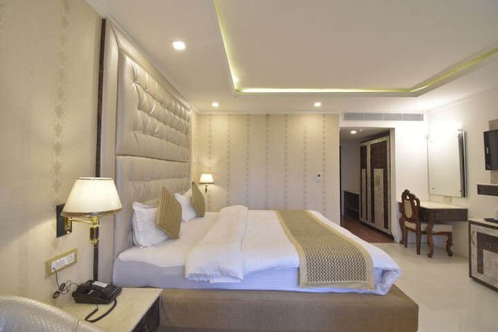 Room 43 of 111