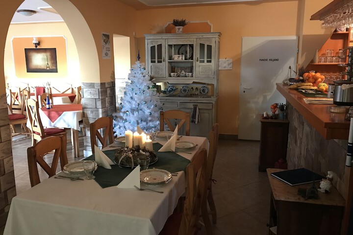 Dining 2 of 19