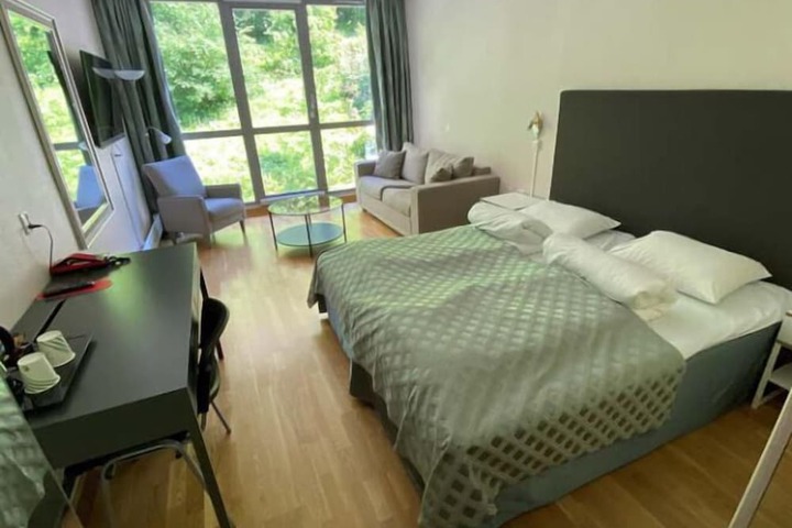 Room 12 of 62