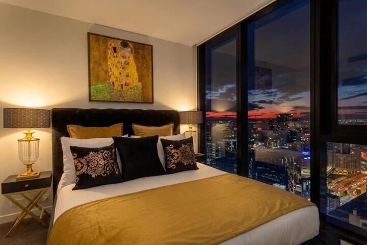 VAQUAY Luxor in Southbank