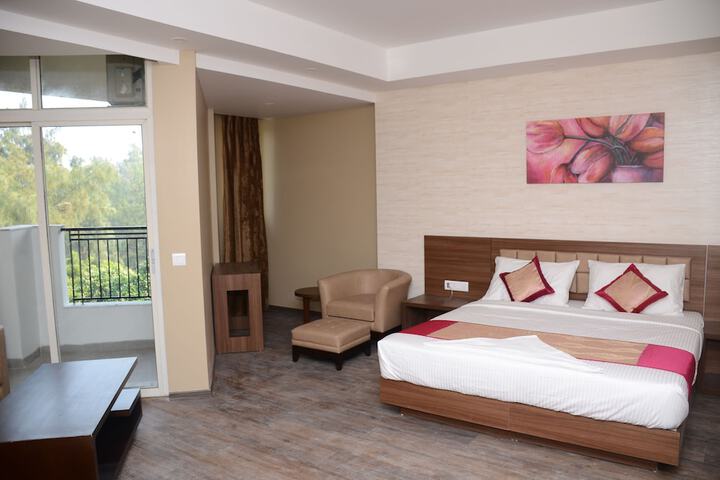 Room 10 of 90