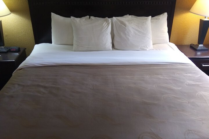 Upgrade King Bed (34 of 37)