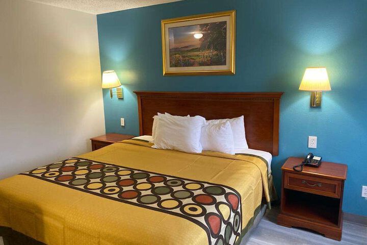 1 Queen Bed (22 of 22)