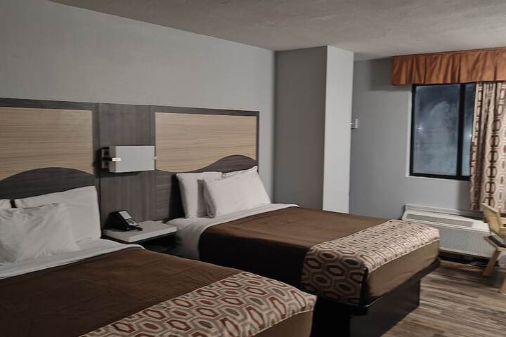 2 Queen Beds (2 of 4)