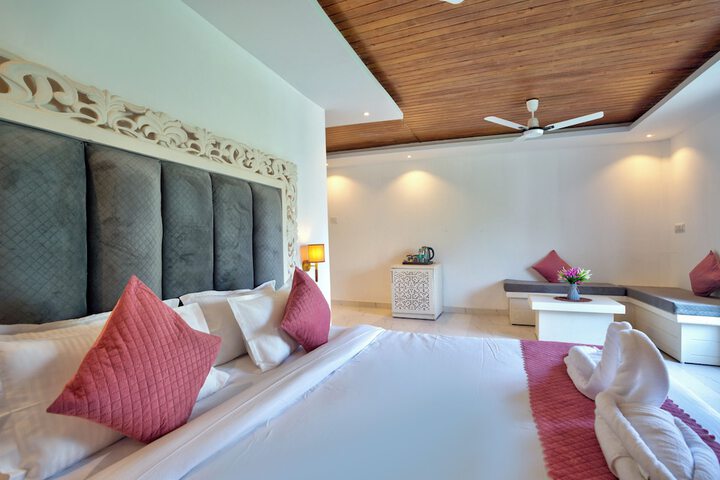 Room 4 of 68