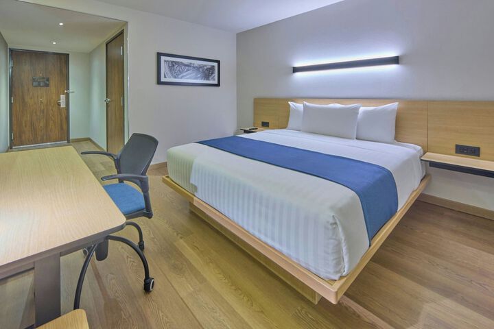 Room 13 of 48