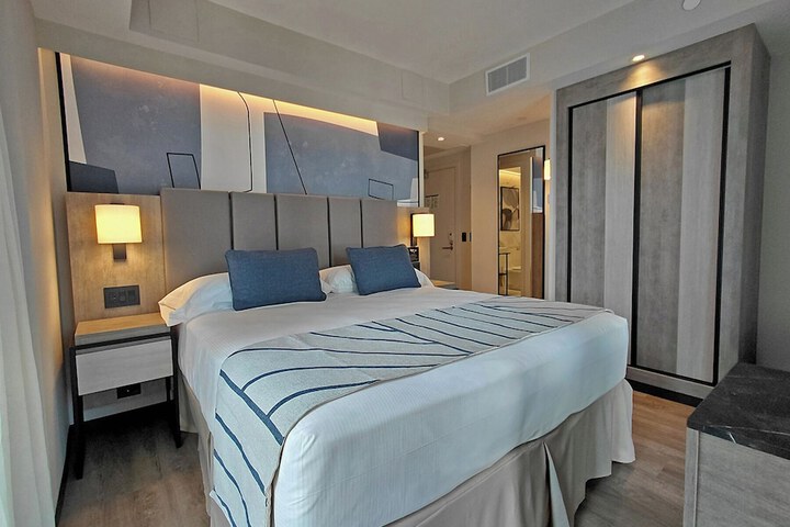 Room 14 of 30