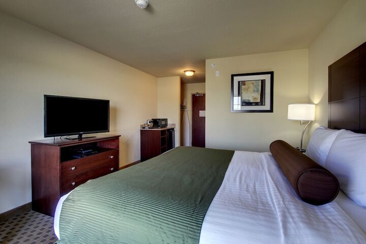1 King Bed (10 of 11)