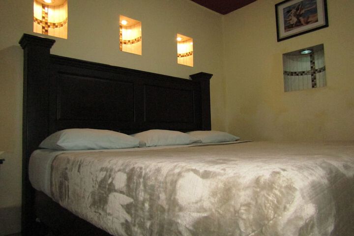 Room 15 of 33