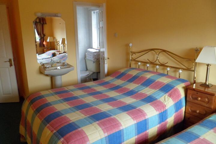 Room 10 of 28