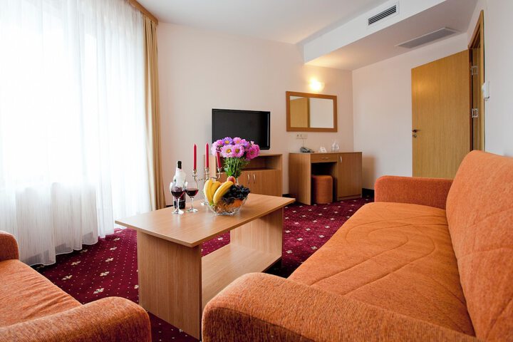 Room 5 of 24