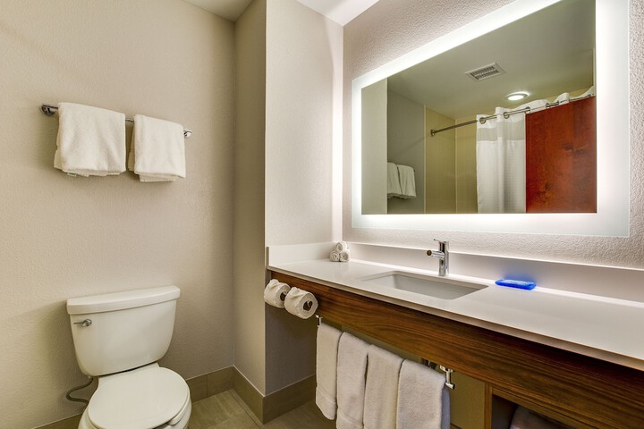 Room 4 of 40
