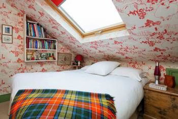 Room 6 of 16