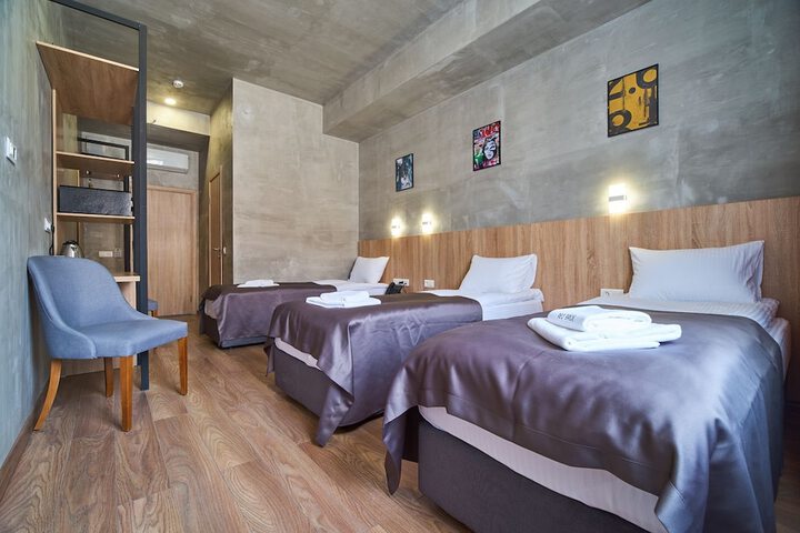 Room 3 of 33