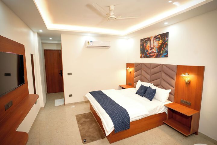 Room 4 of 20