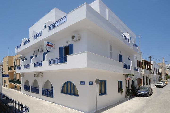 Zeus Hotel