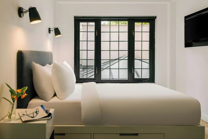 Room 13 of 32