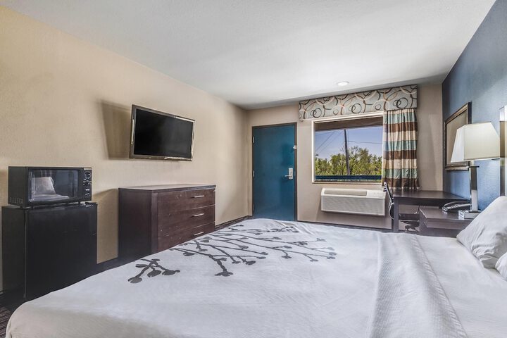 Room 17 of 38