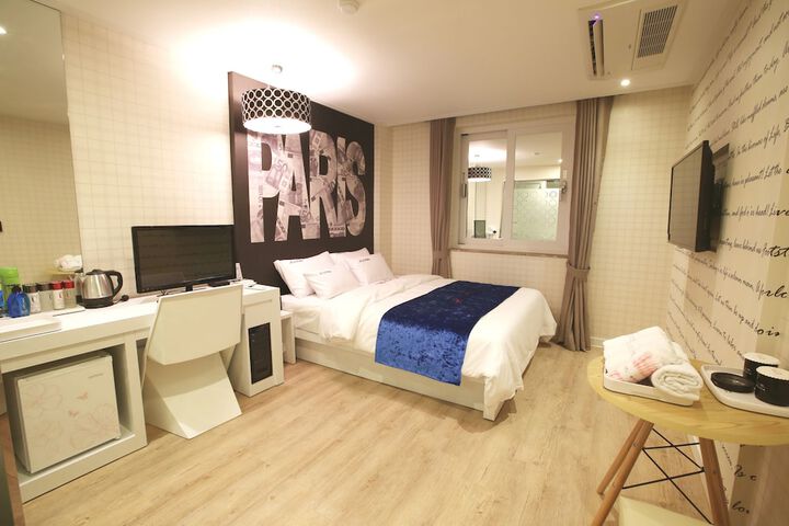 Room 4 of 22