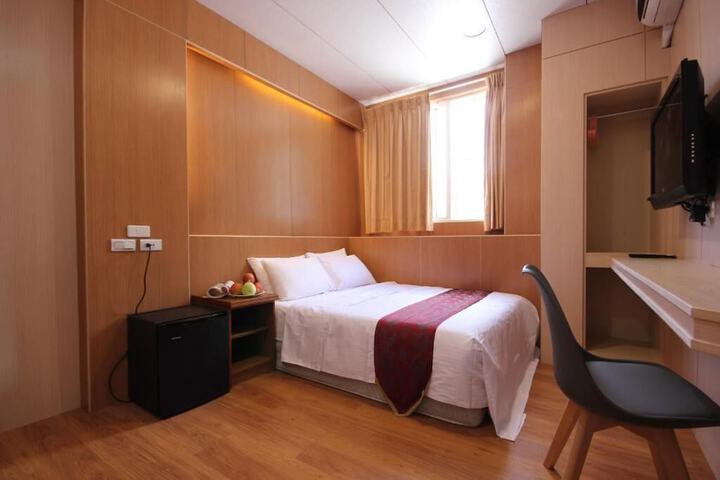 Room 7 of 42