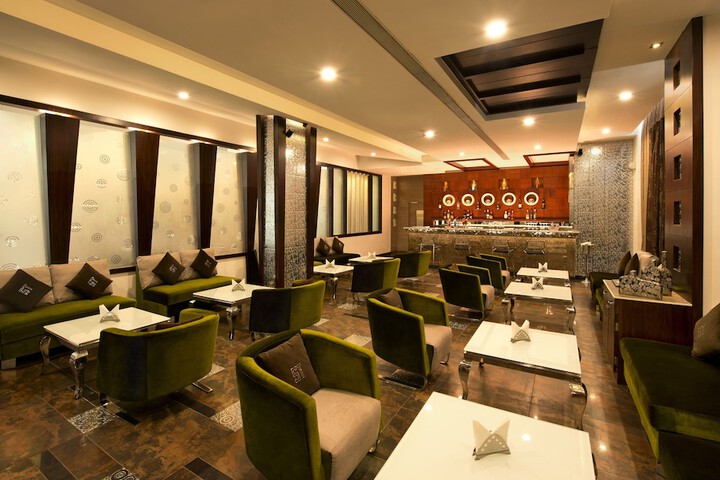 Lounge 48 of 70